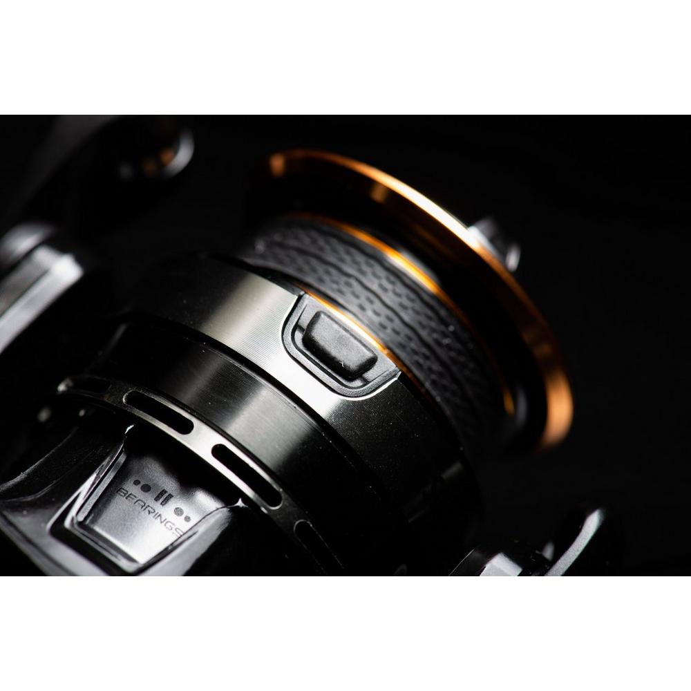 Savage Gear naviják SG8 FD 2500