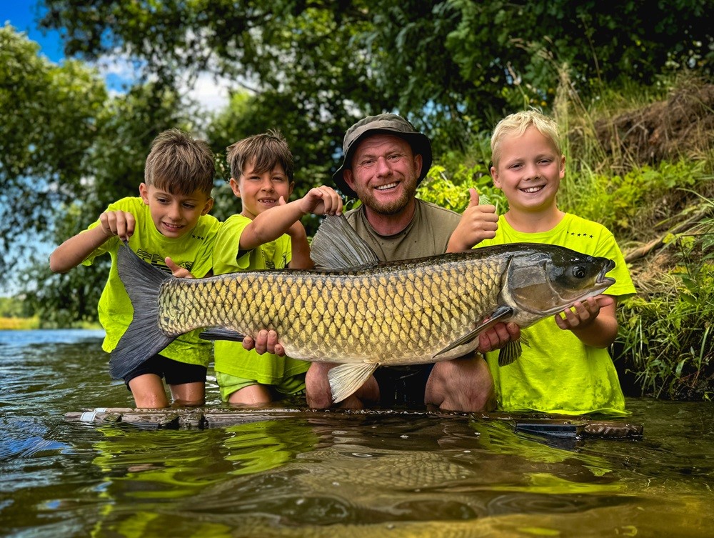 TB Baits Method Mix Amur 2 kg